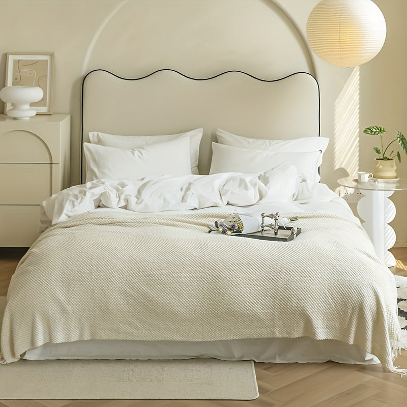 One Throw Blanket with Fringes And Tassels, Perfect for a Sofa, Bed, Or Hotel Use, Offering a Soft And Cozy Decorative Touch